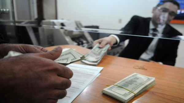 آخر أسعار صرف الدولار مقابل الدينار