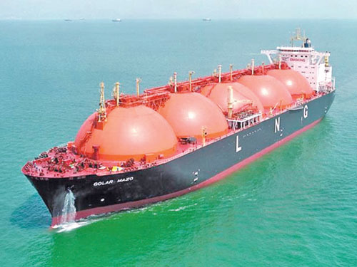  النفط تعلن تصدير شحنة جديدة من الغاز السائل واخرى من المكثفات