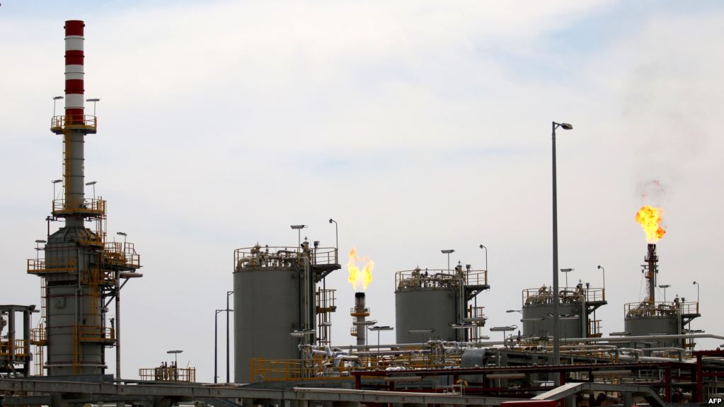 مخاوف ارتفاع إصابات كورونا تهبط بأسعار النفط