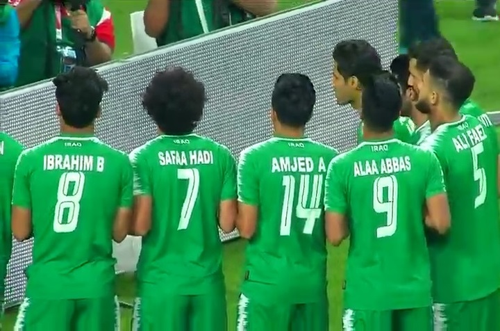 هكذا تضامن المنتخب مع شهداء التظاهرات بعد الهدف الاول على الإمارات