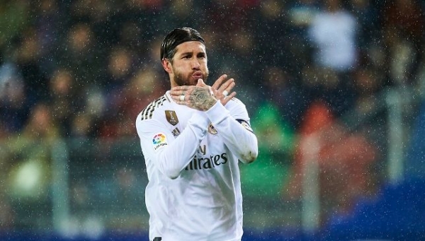 جماهير ريال مدريد تطالب راموس بمنح ركلات الجزاء لبنزيما