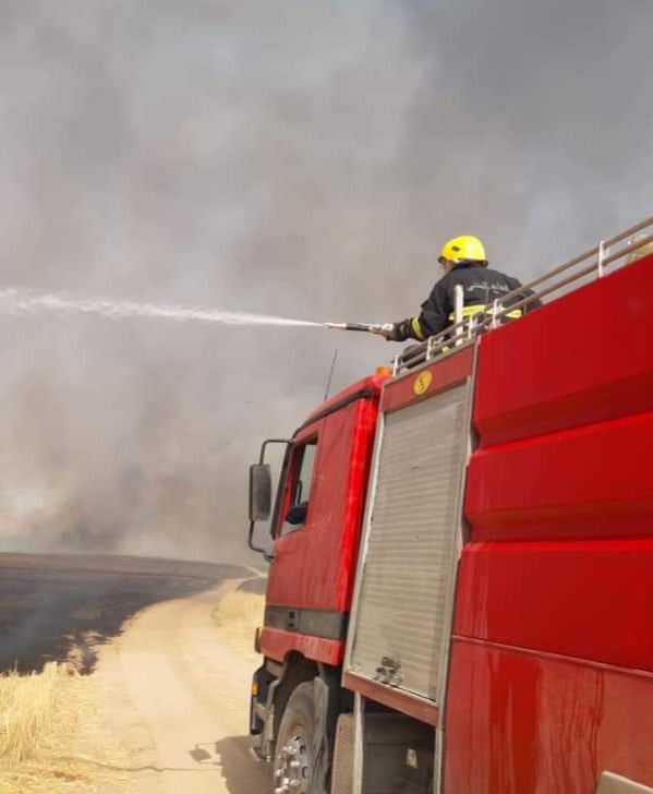 بالصورة…الدفاع المدني يعلن عن إخماده حريق لأراضي زراعية في قضاء تلكيف