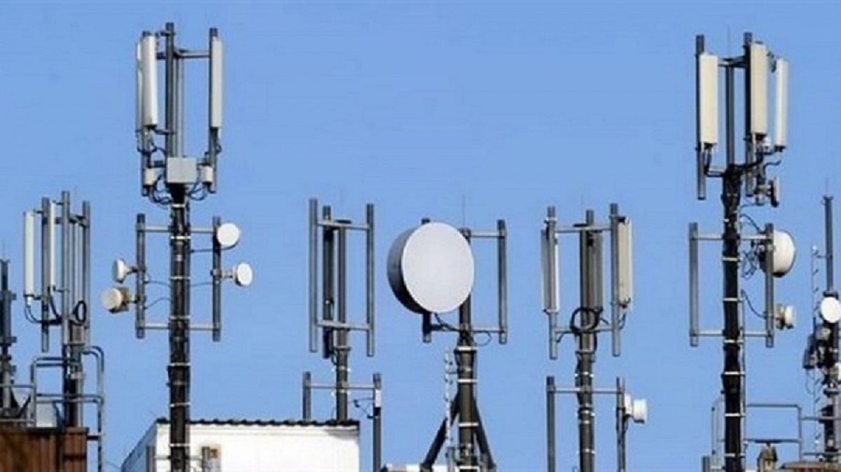 الخدمات والإعمار النيابية تدعو إلى إيقاف تراخيص شركات الهاتف النقال