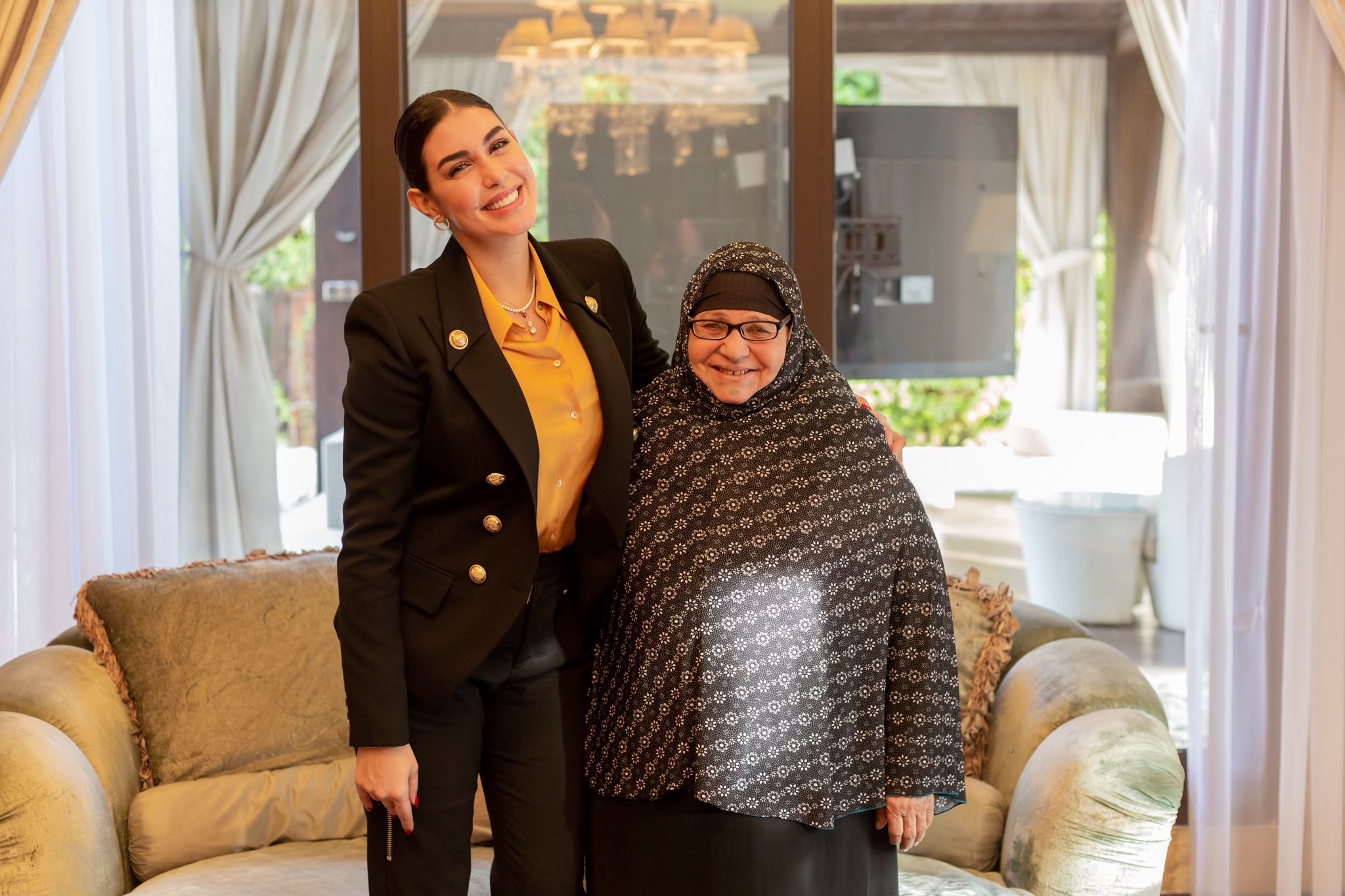 ياسمين صبري تستقبل “سيدة المطر”