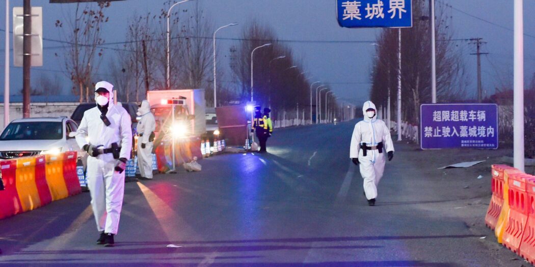 للبحث عن منشأ فيروس كورونا.. الصين تواصل العمل مع منظمة الصحة العالمية