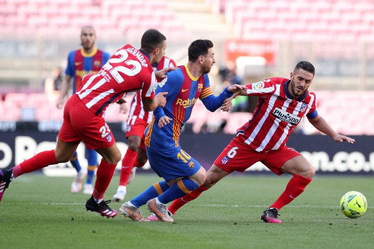 هدية لريال مدريد.. برشلونة يتعادل سلبيا مع المتصدر أتلتيكو مدريد في ملعب الكامبنو