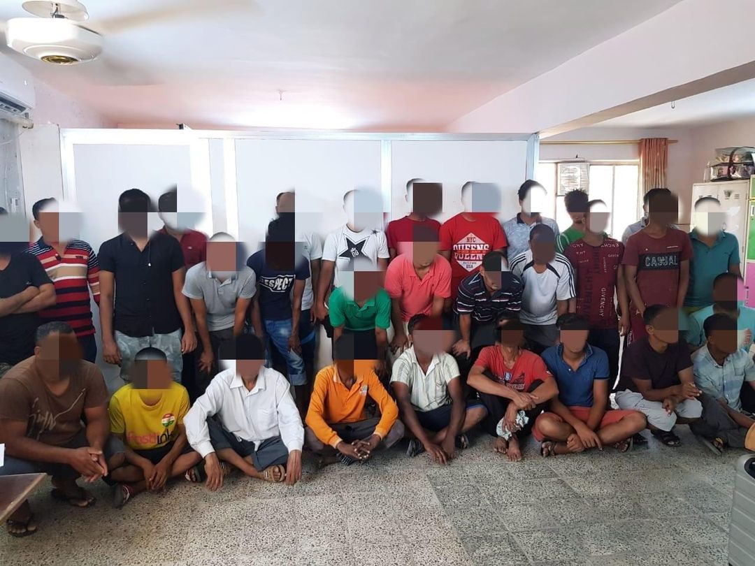 تسفير ١٥٩ شخصا من مختلف الجنسيات لمخالفتهم  الاقامة