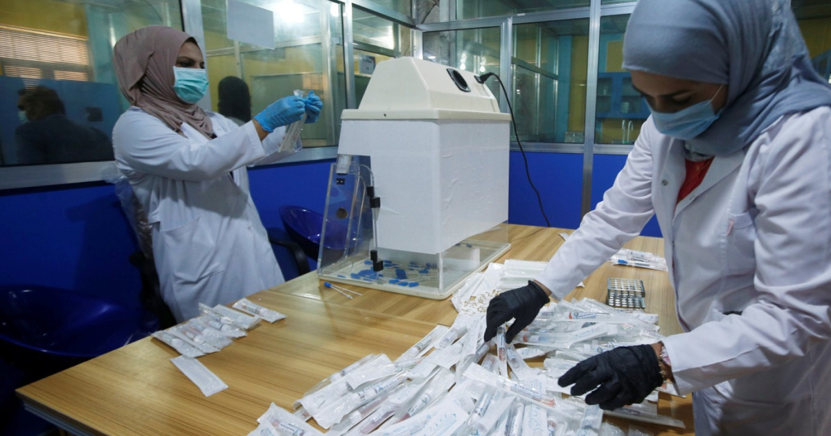 ضبط موظفة بمركز صحي في بغداد  تمنح كارتات تلقيح لبعض المواطنين بدون تلقيهم اللقاح