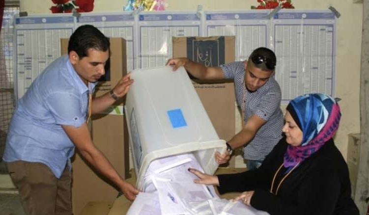 مراقبو الإنتخابات:  32 % نسبة مشاركة العراقيين في التصويت العام