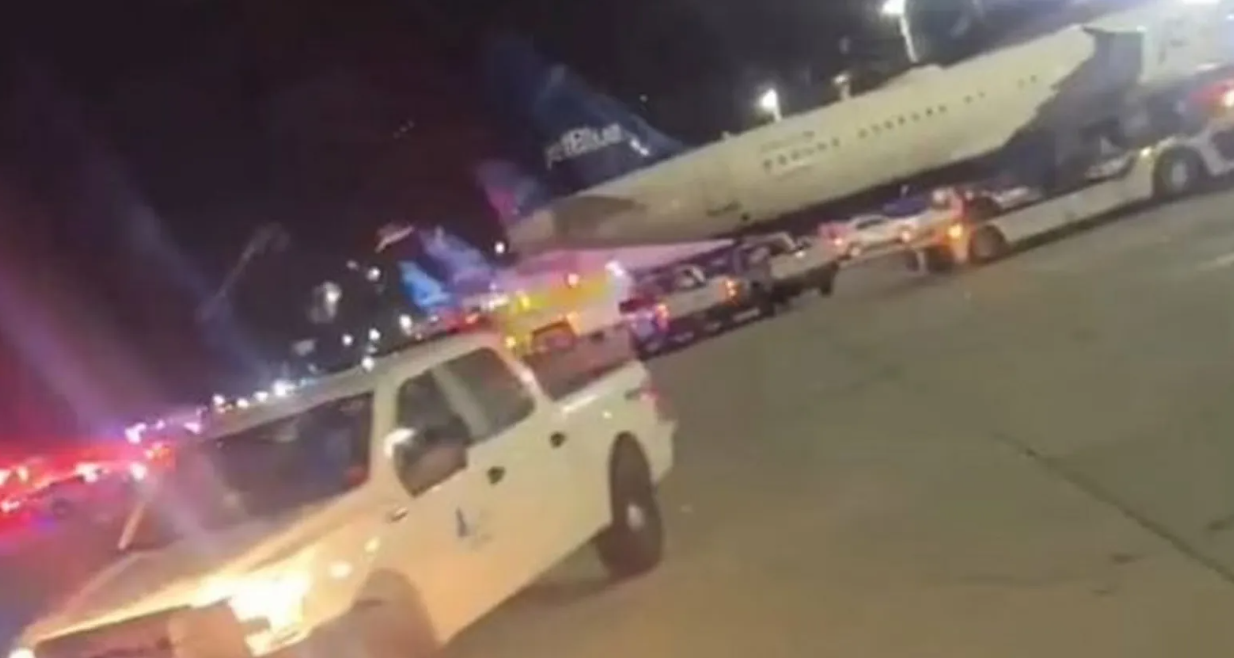 “كمبيوتر” يشعل النيران ويثير الذعر على متن طائرة.. جرحى وإجلاء سريع￼