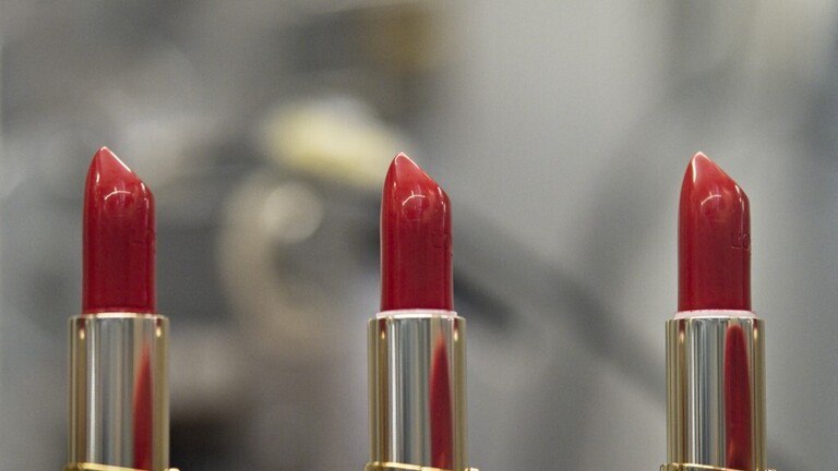 هيئة الغذاء والدواء السعودية تحذر من أعراض جانبية لمنتجات التجميل