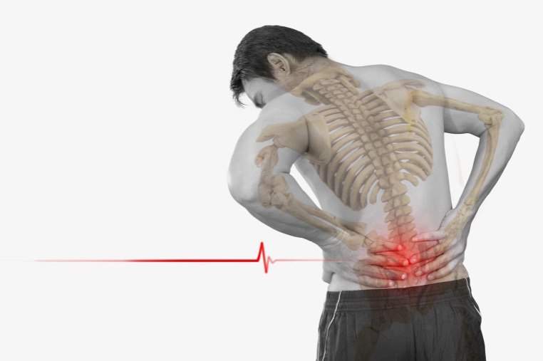 هل يمكن علاج آلام أسفل الظهر دون أدوية أو تدخل جراحي؟