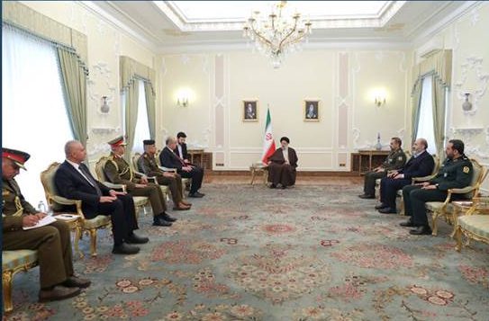 رئيسي محذراً العراق: لا ينبغي أن يكون مكاناً للتآمر ضد جيرانه