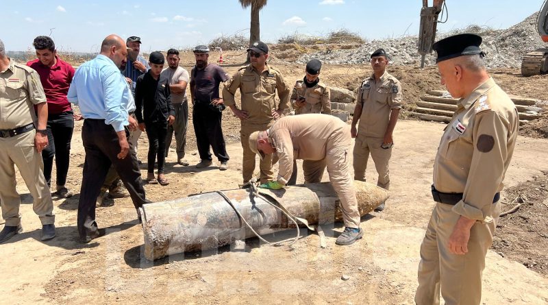 رفع قنبلة بوزن 2000 رطل من مخلفات داعش بأيمن الموصل