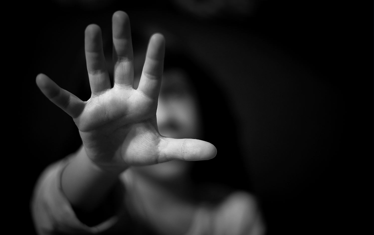 صبيّ يلقى حتفه جراء تعنيف شديد بـ”الصوندة” من والده في الموصل