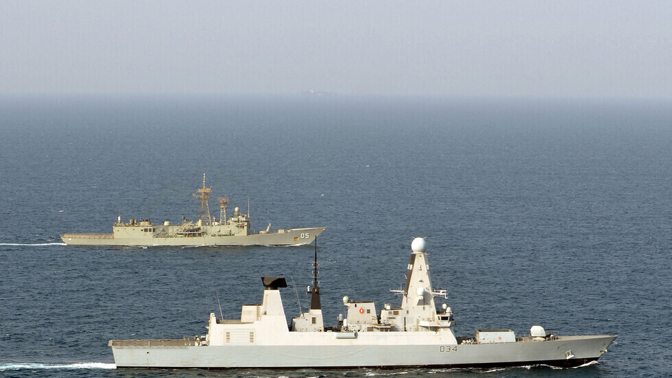 الحوثيون يعلنون إسقاط طائرة امريكية وإصابة سفينة بريطانية: معرضة للغرق