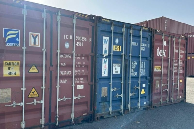 ضبط 4 حاويات تحوي دراجات نارية معدة للتهريب في أم قصر