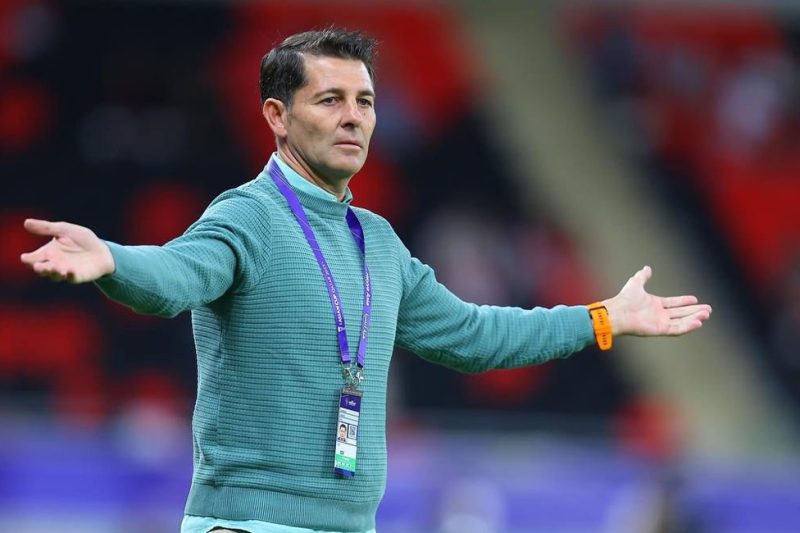 كاساس يعود للمشهد الآسيوي… مدرّب منتخب العراق السابق ضمن قائمة المرشحين لقيادة إندونيسيا