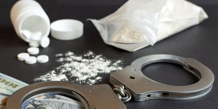 الداخلية : استرداد 20 متهماً دولياً في قضايا تتعلق بالمخدرات