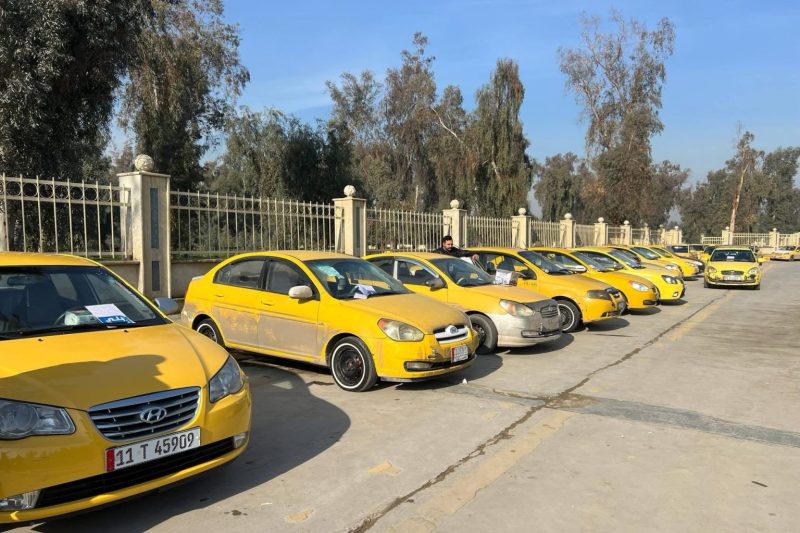 كاتب ومدوّن موصلي يحذّر: سائقو التكسيات مهددون بالبطالة إذا لم يواكبوا تطور النقل